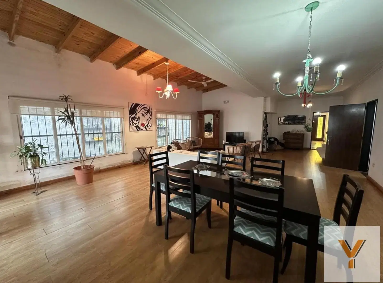 Casa en venta - 4 Dormitorios 3 Baños - Tandil 4