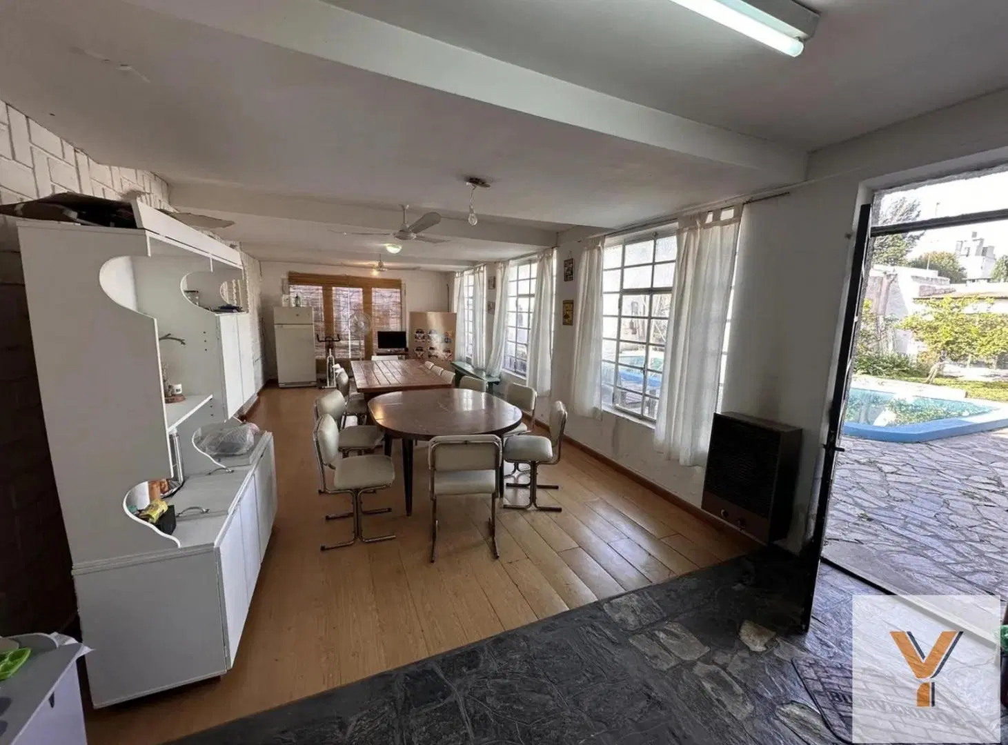 Casa en venta - 4 Dormitorios 3 Baños - Tandil 8