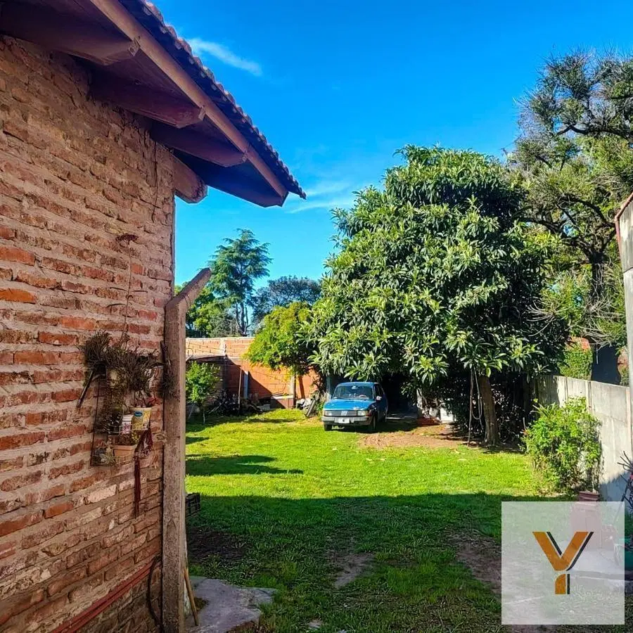 Casa en venta - 3 Dormitorios 2 Baños - 421mts2 - Moreno 3