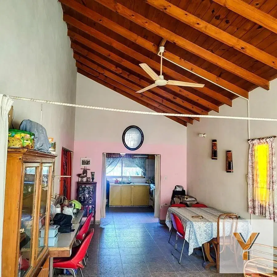 Casa en venta - 3 Dormitorios 2 Baños - 421mts2 - Moreno 8