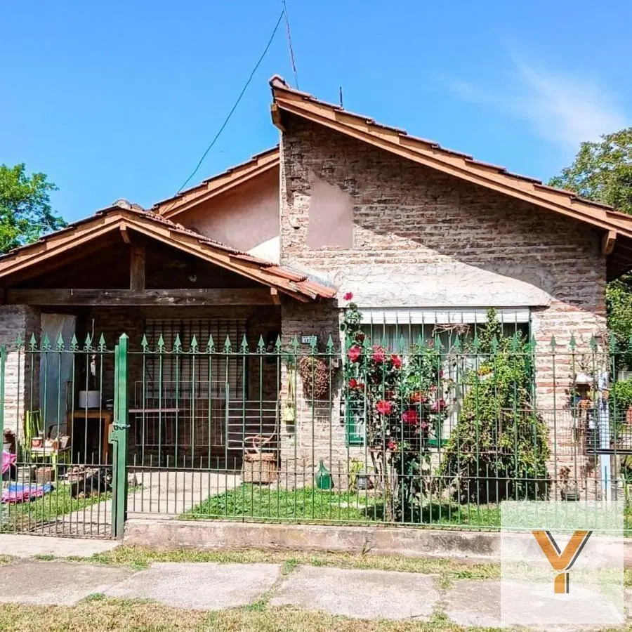 Casa en venta - 3 Dormitorios 2 Baños - 421mts2 - Moreno 4