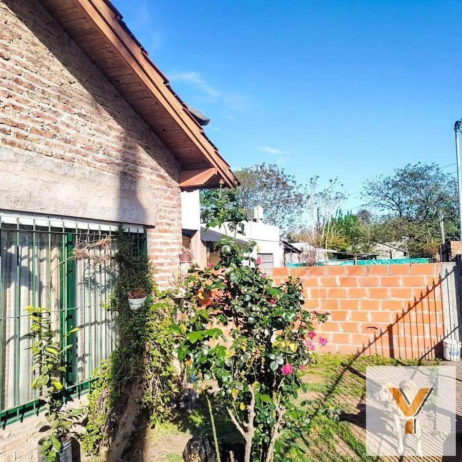 Casa en venta - 3 Dormitorios 2 Baños - 421mts2 - Moreno 2