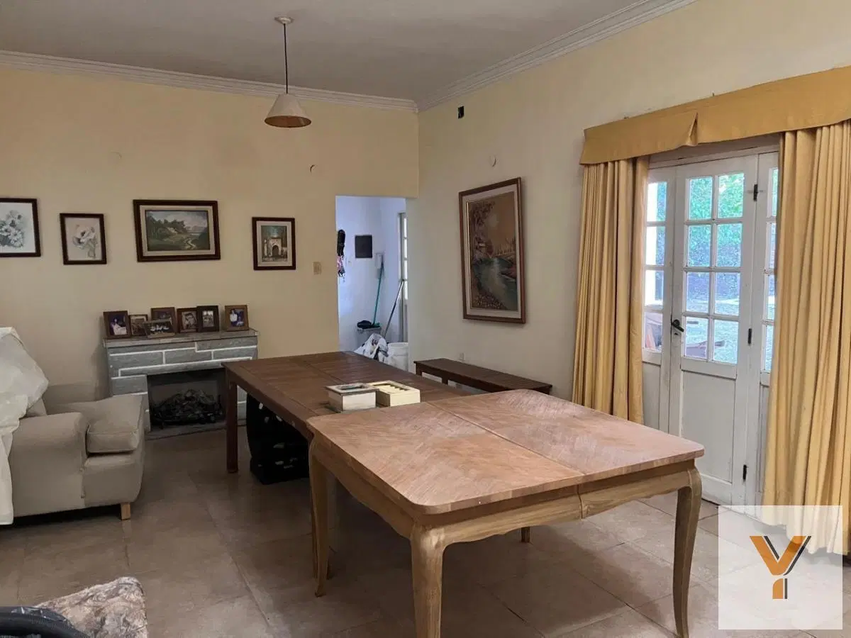 Casa en venta - 4 Dormitorios 4 Baños - Cochera - 620Mts2 - Santiago del Estero 2