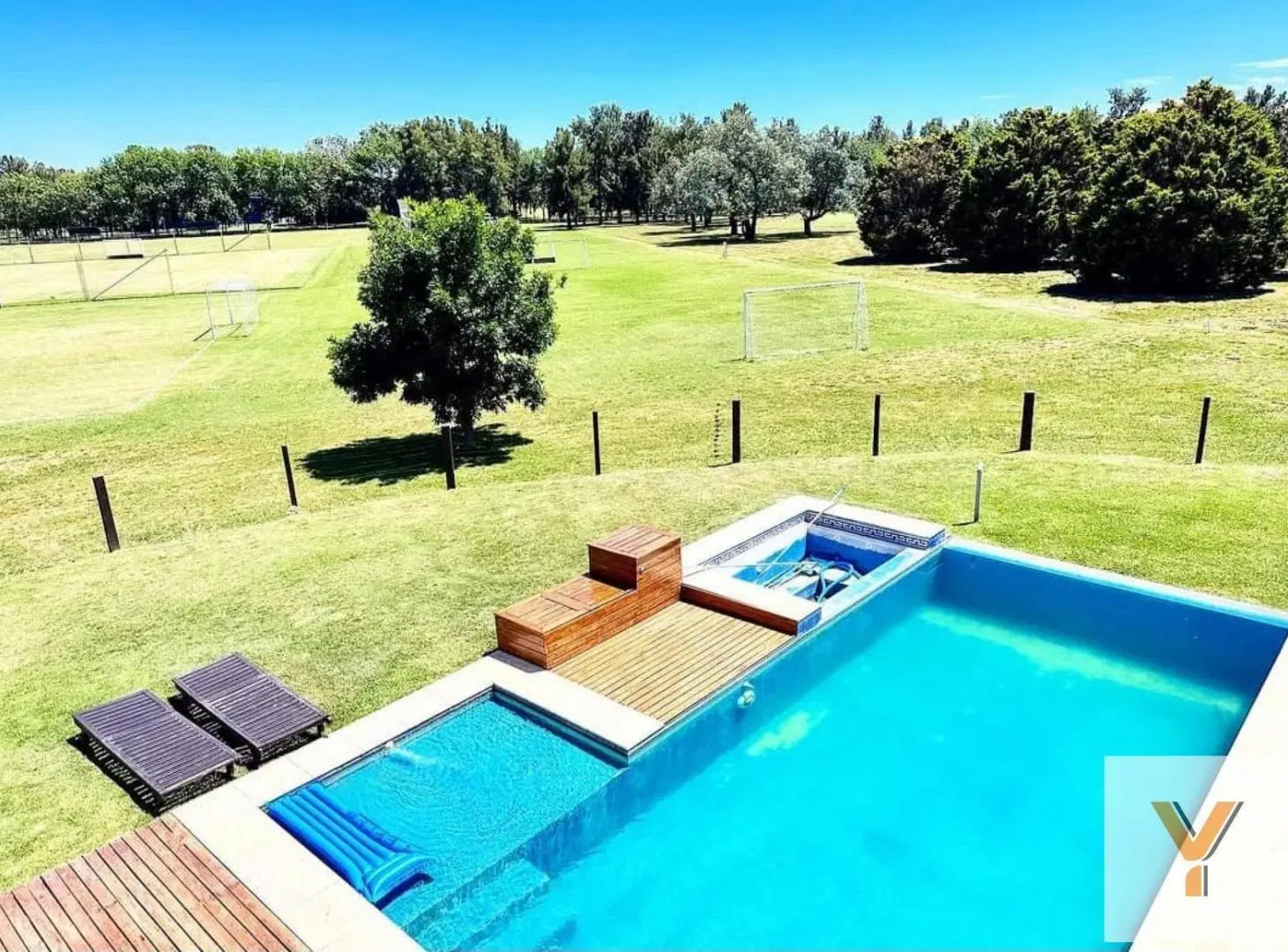 Casa en venta - 6 Dormitorios 6 Baños - El Venado 8