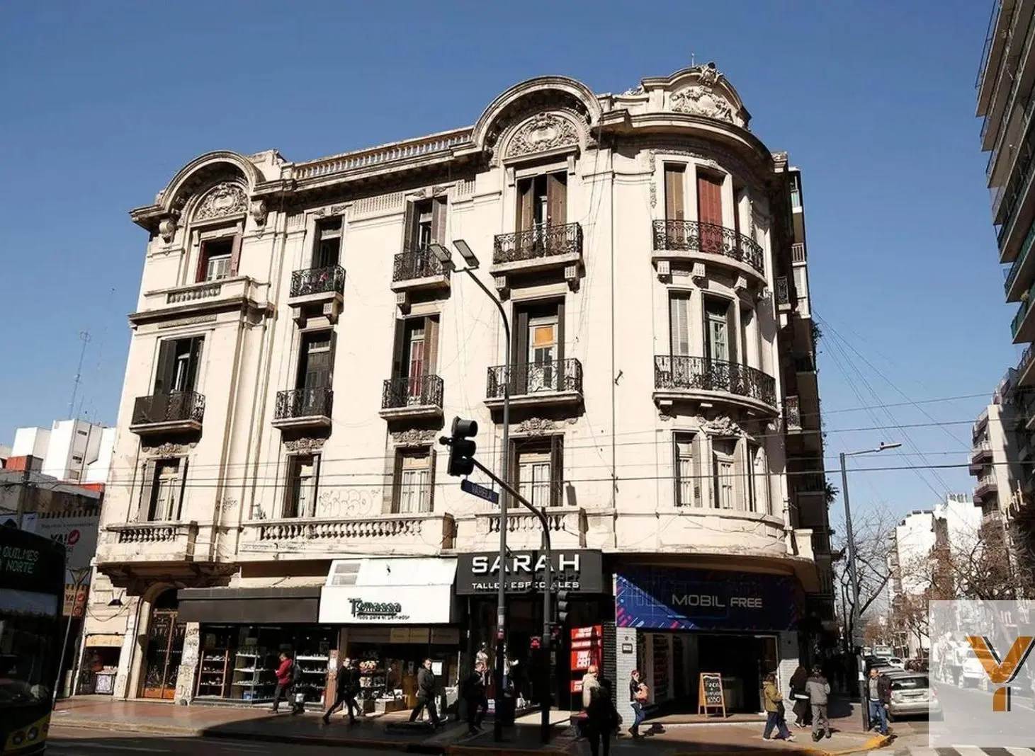 Departamento en venta - 4 Dormitorios 4 Baños - Flores 8