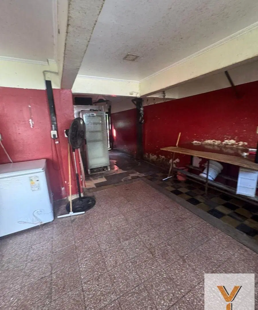 Casa en venta - 2 Dormitorios 2 Baños -  Local - 300Mts2 - Los Hornos, La Plata 8