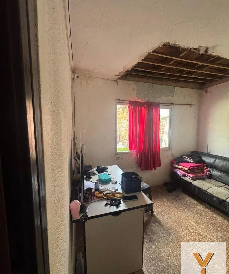 Casa en venta - 2 Dormitorios 2 Baños -  Local - 300Mts2 - Los Hornos, La Plata 2