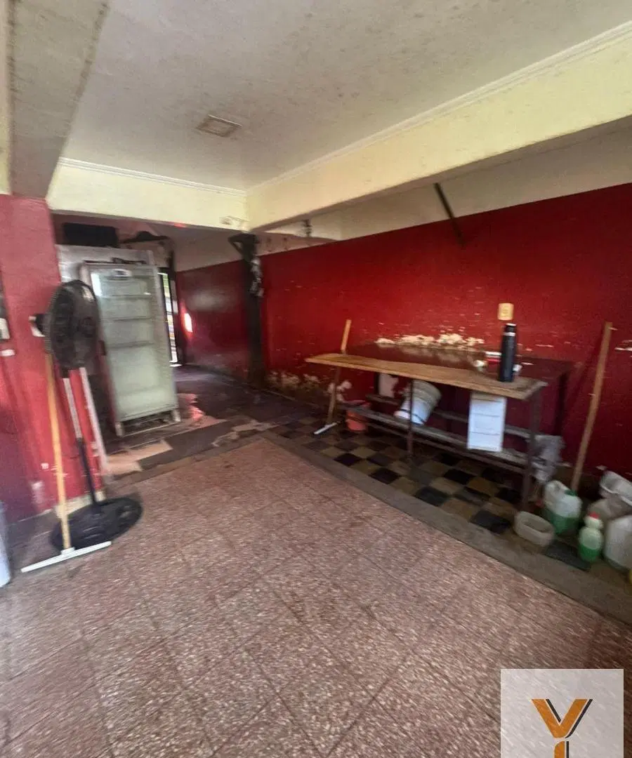 Casa en venta - 2 Dormitorios 2 Baños -  Local - 300Mts2 - Los Hornos, La Plata 5