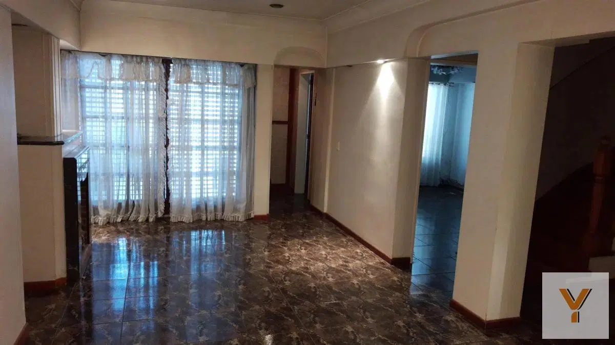 Casa en venta - 4 Dormitorios 4 Baños - Morón 3