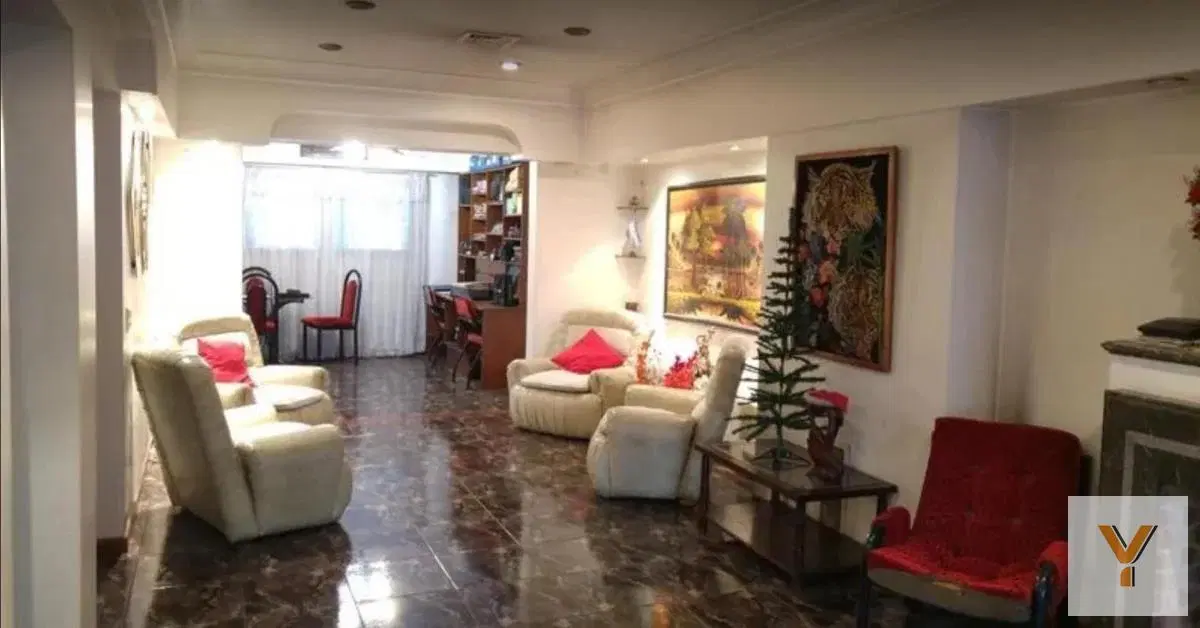 Casa en venta - 4 Dormitorios 4 Baños - Morón 5