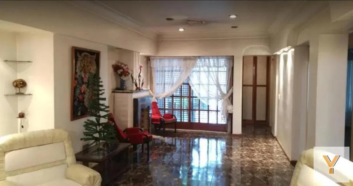 Casa en venta - 4 Dormitorios 4 Baños - Morón 4