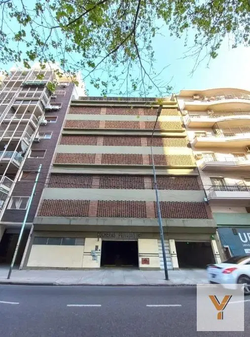 Cochera en venta - 12Mts2 - Flores 8