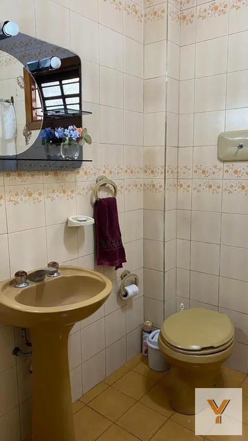 Casa en venta - 2 dormitorios 2 baños - 223mts2 - Bernal Oeste 4