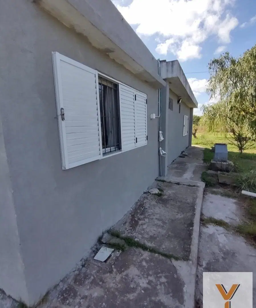 Casa en venta - 3 Dormitorios 2 Baños - Marcos Paz 2
