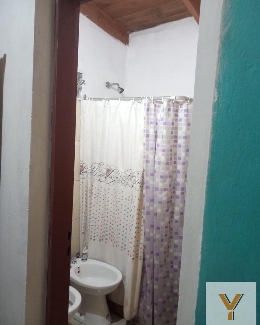 Foto de Casa en venta - 2 Dormitorios 1 Baño - 86Mts2 - Villa Parque Sicardi, imagen 1