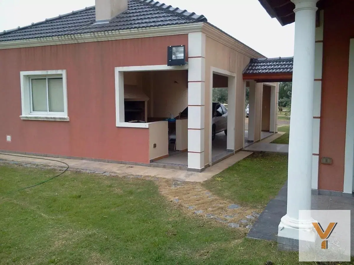 Casa en venta - 5 dormitorios 5 baños 2 cocheras - 3500mts2 - Coronel Brandsen 2