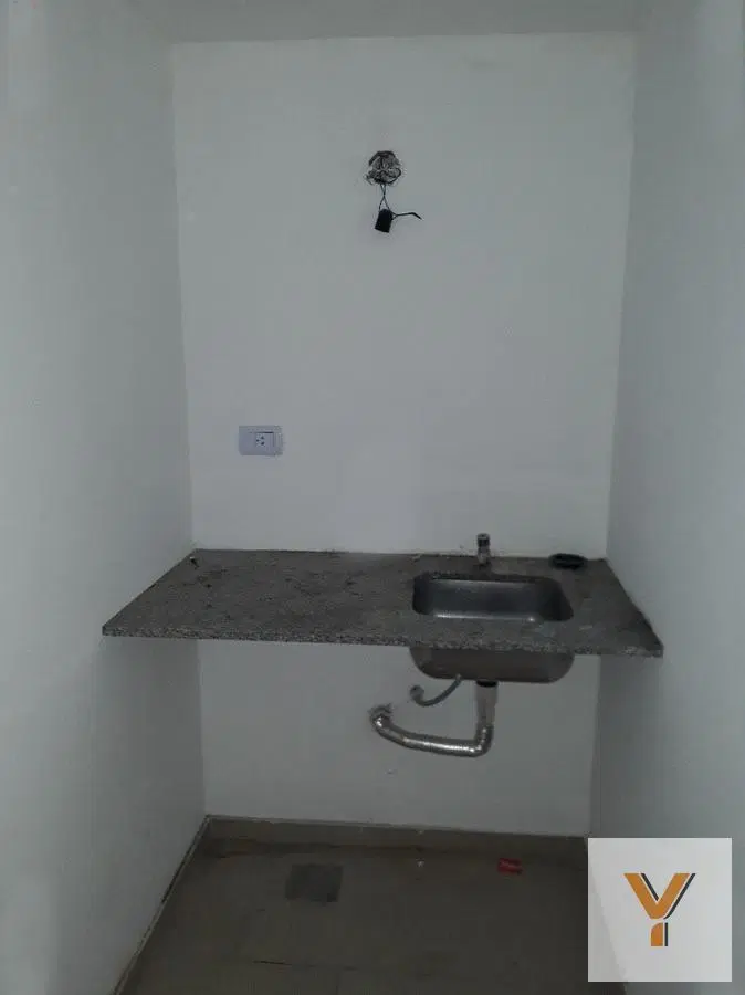 Local en venta - salon principal y baño - 100 mts2 - Bragado 5