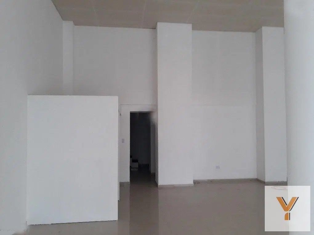 Local en venta - salon principal y baño - 100 mts2 - Bragado 8