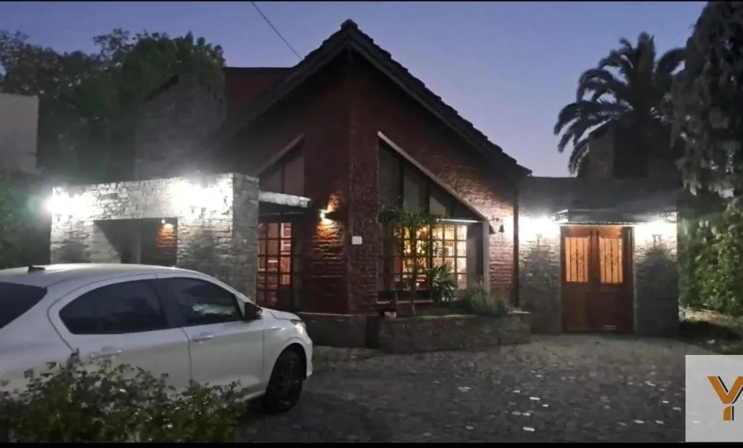 Casa en venta - 3 Dormitorios 2 Baños - General Rodríguez 8