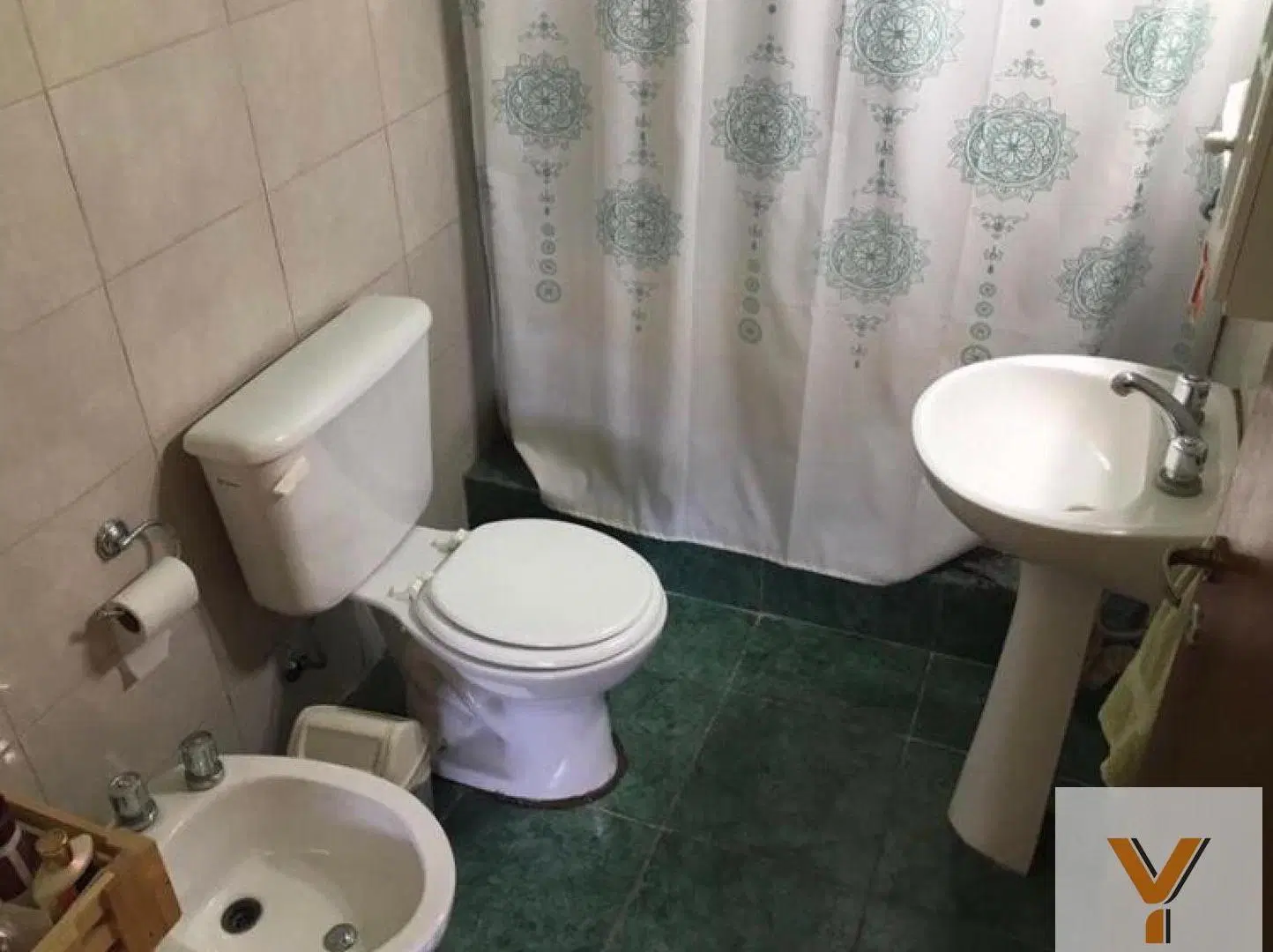 Casa en venta - 3 Dormitorios 2 Baños - Cochera - 180Mts2 - Hurlingham 8