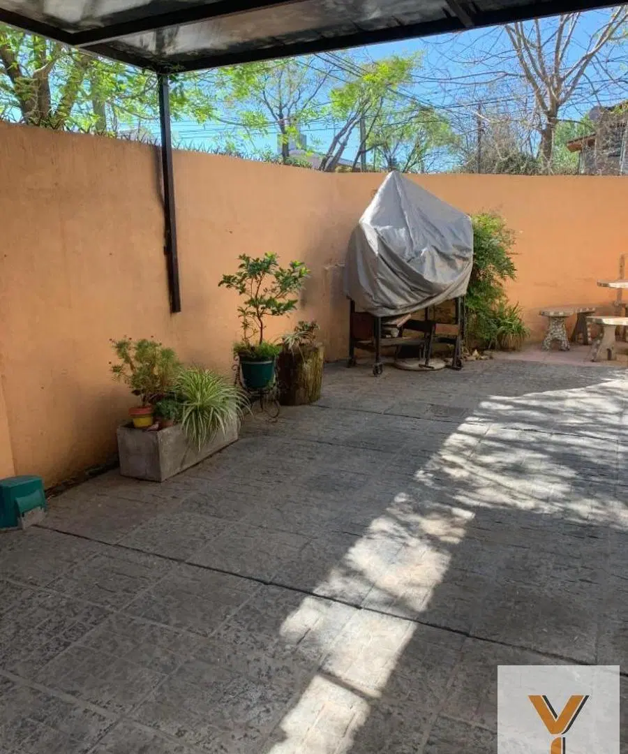 Casa en venta - 3 Dormitorios 2 Baños - Cochera - 180Mts2 - Hurlingham 4