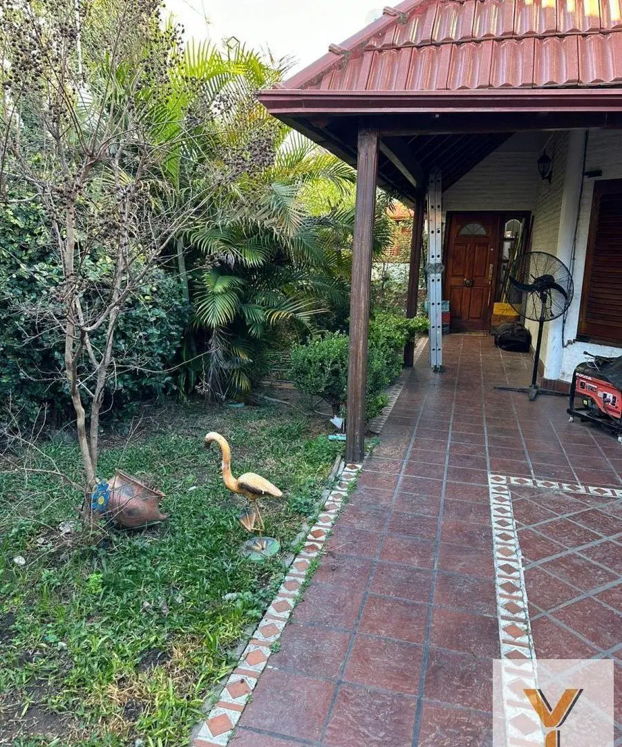 Casa en venta - 3 Dormitorios 4 Baños - Cochera - 283Mts2 - Lanús Oeste 5
