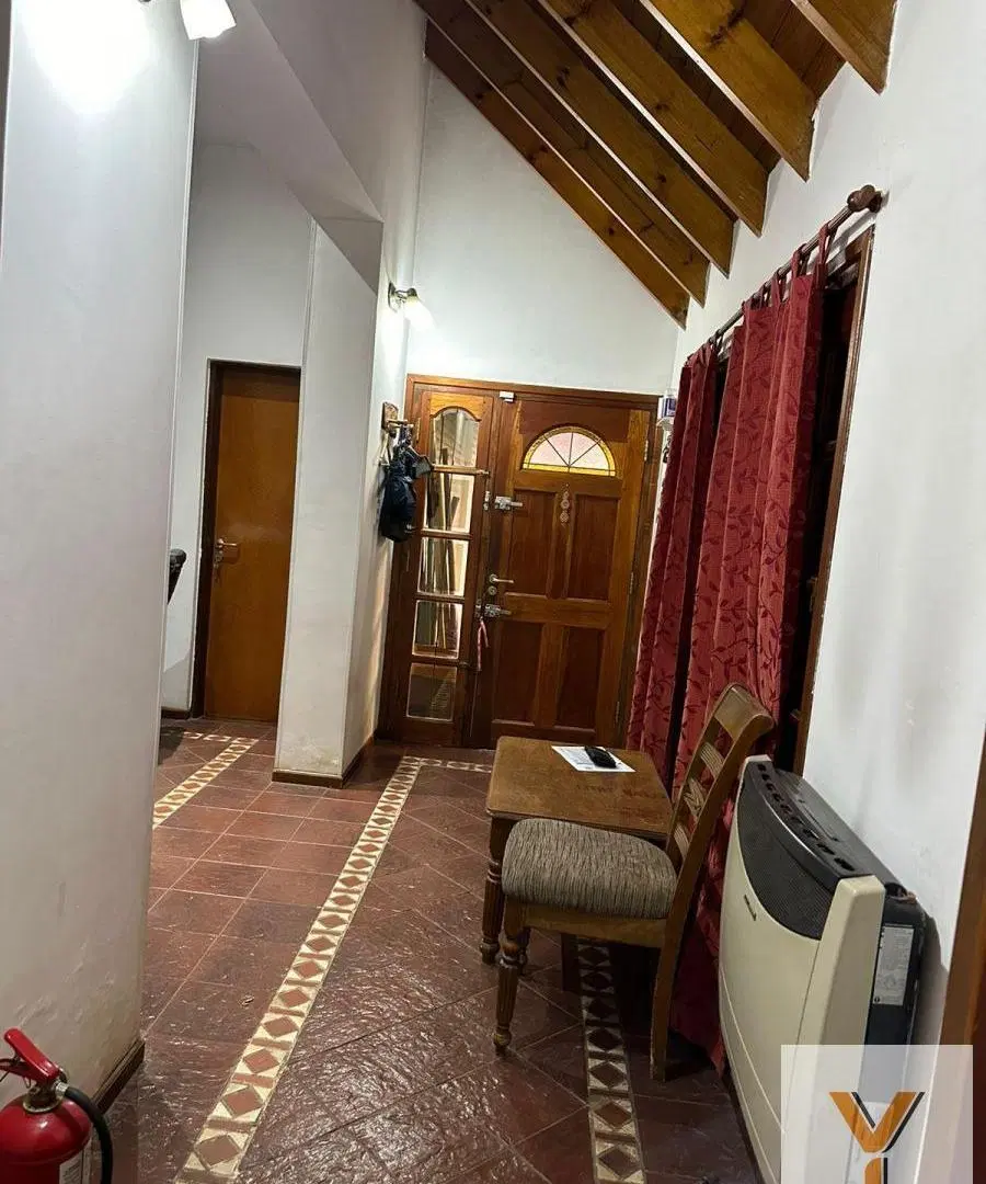Casa en venta - 3 Dormitorios 4 Baños - Cochera - 283Mts2 - Lanús Oeste 3