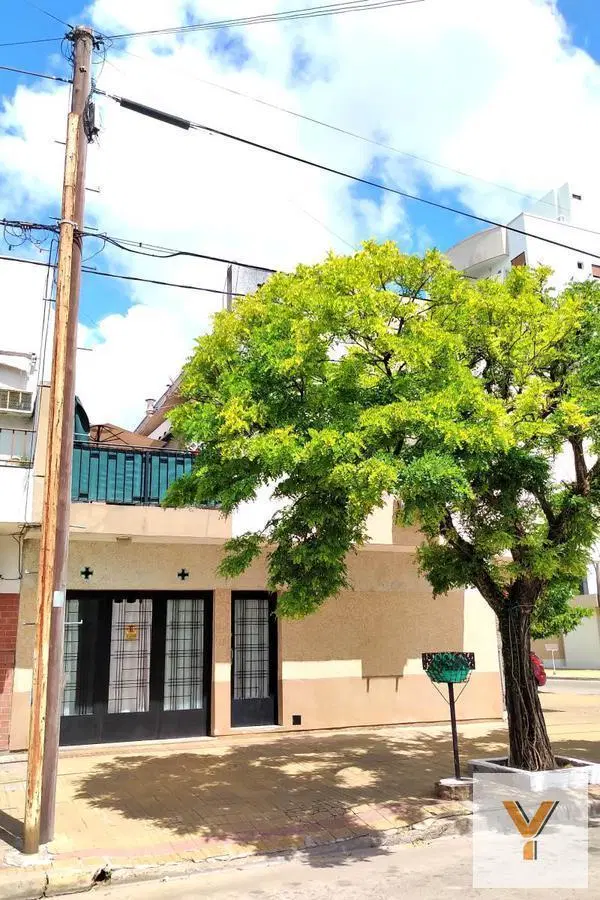 Casa en venta - 3 Dormitorios 2 Baños 2 Cocheras - La Plata 3
