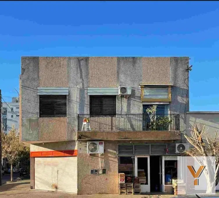 Casa en venta - 3 Dormitorios 2 Baños 2 Cocheras - La Plata 8