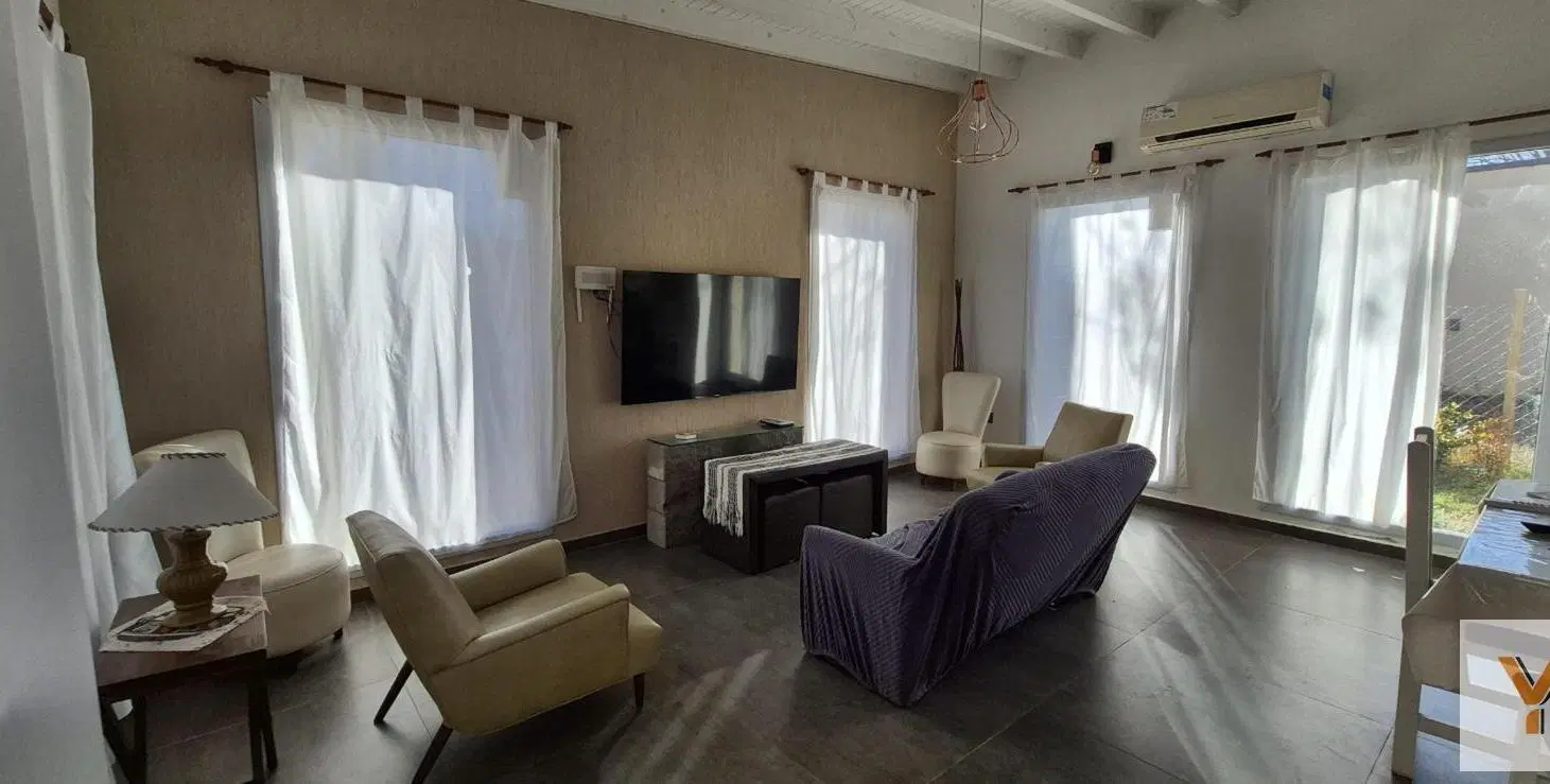 Casa en venta - 3 Dormitorios 1 Baño - Costa del Este 4