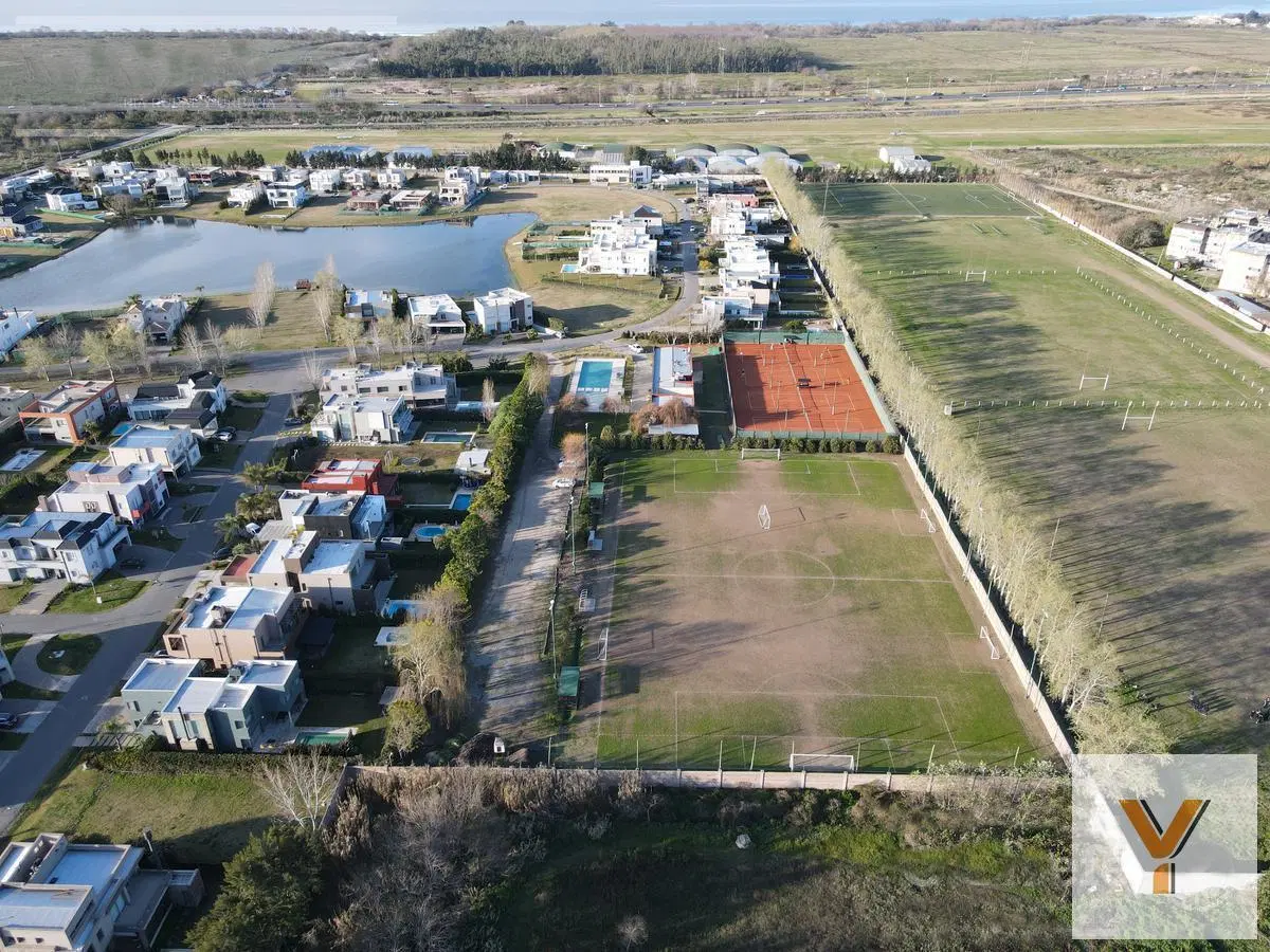 Terreno en venta - 725Mts2 - Los Troncos, Berazategui 2