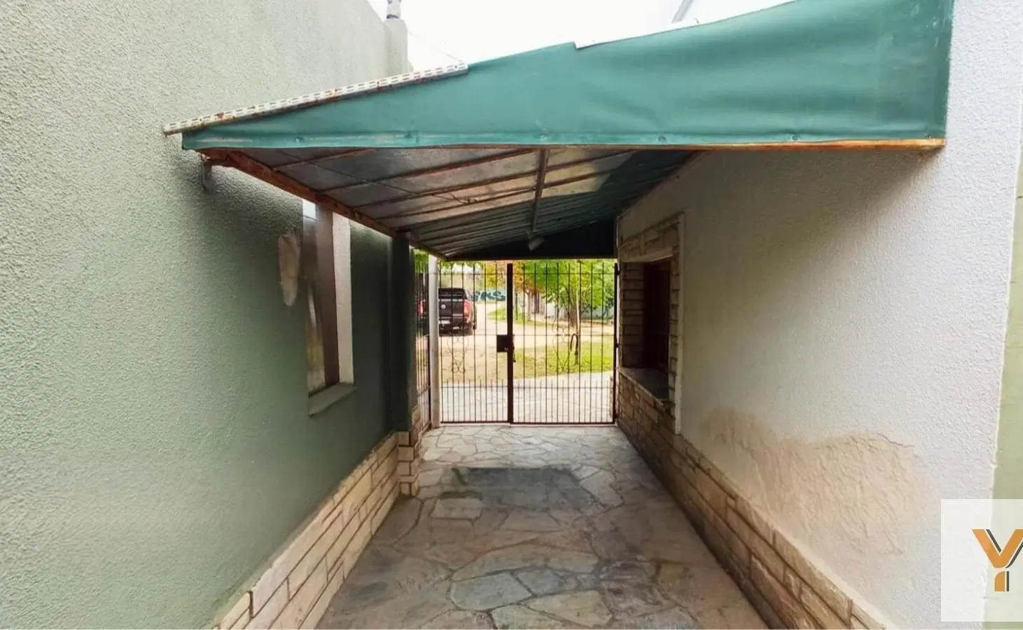 Casa en venta - 3 Dormitorios 2 Baños - 175mts2 - Paso del Rey 1