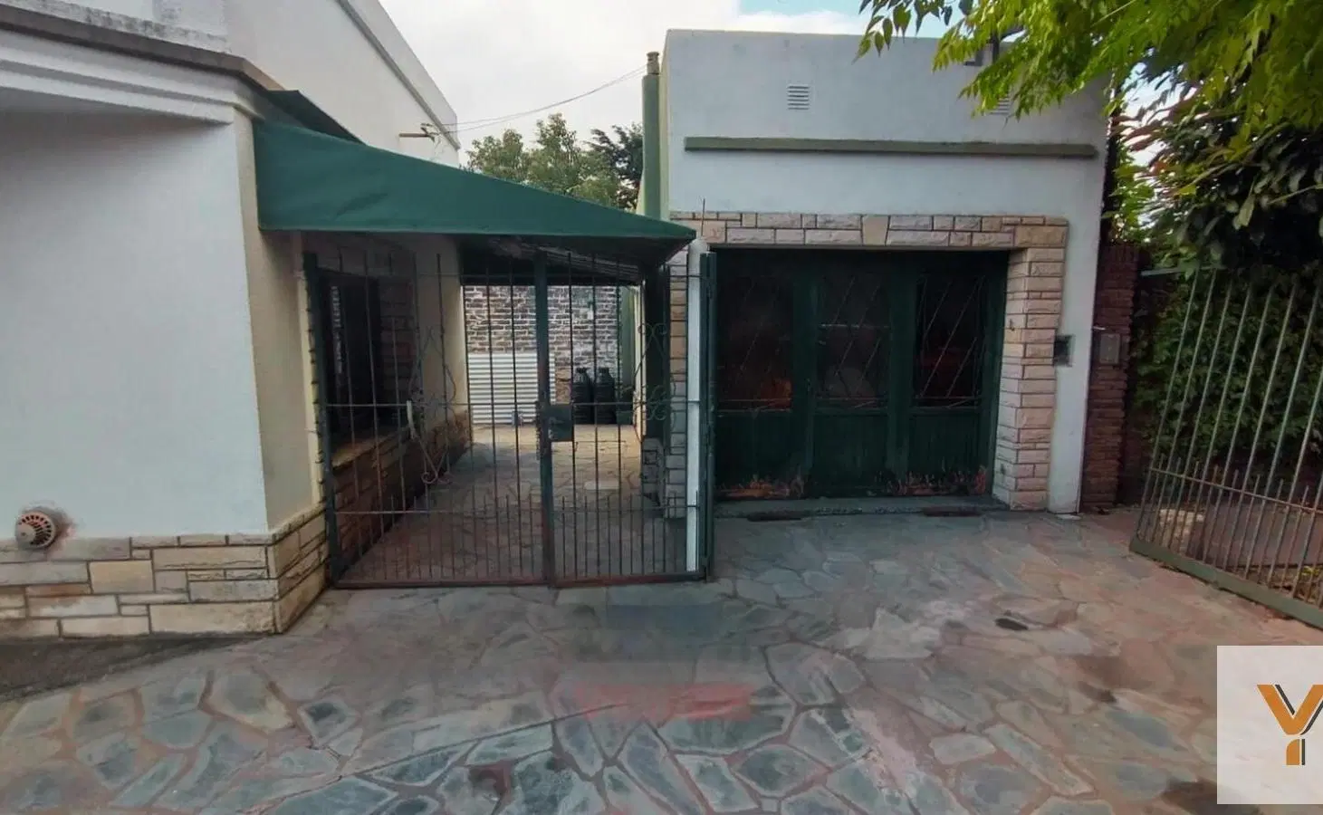 Casa en venta - 3 Dormitorios 2 Baños - 175mts2 - Paso del Rey 4