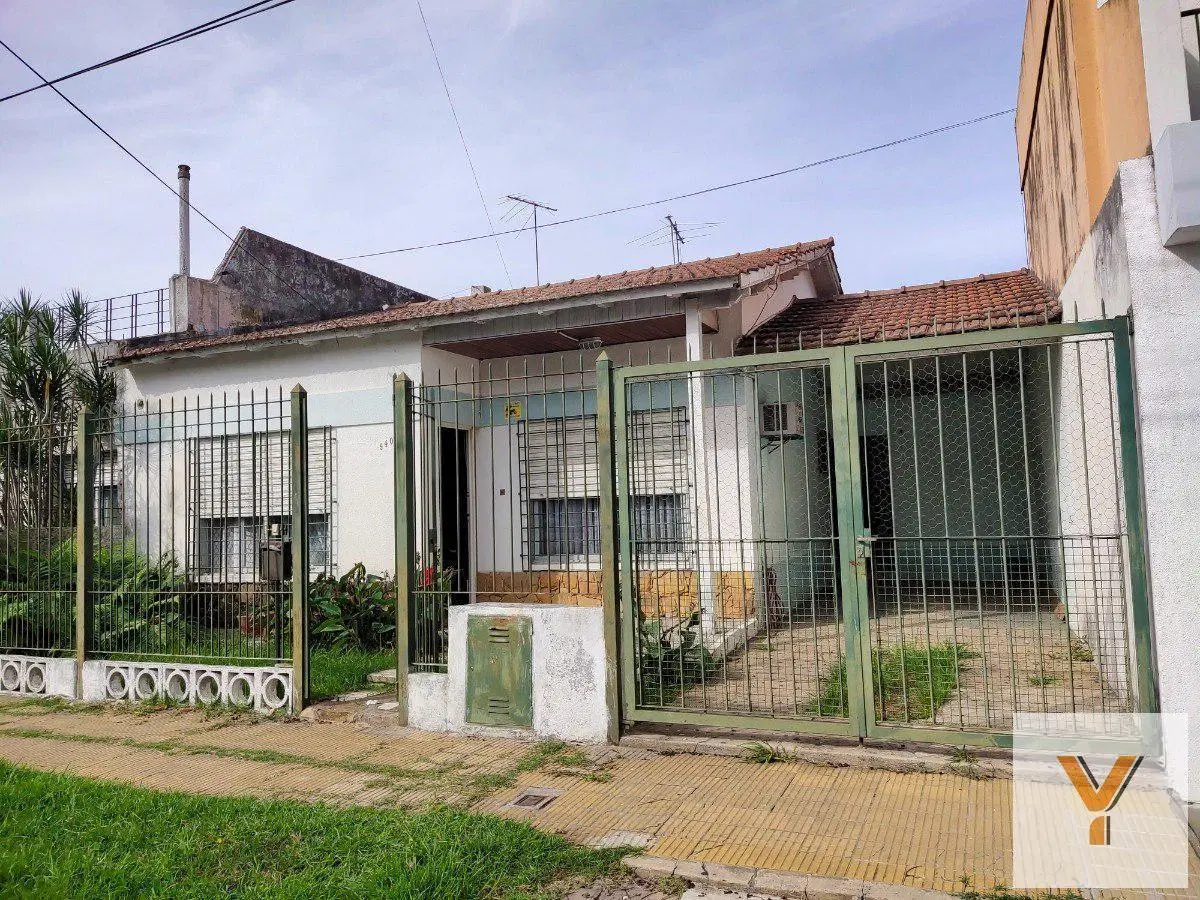Casa en venta - 2 dormitorios 1 baño - patio - cochera - 280mts2 - Castelar 3