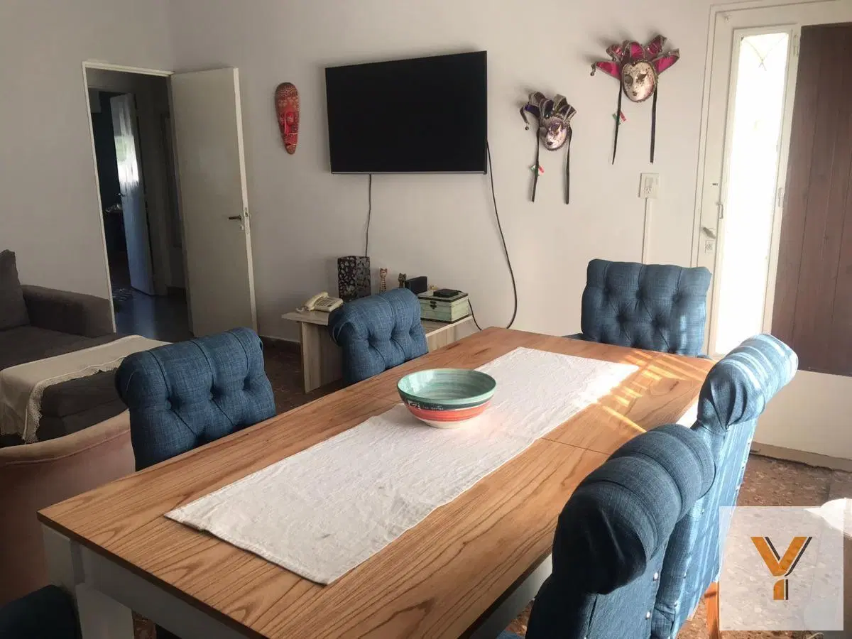 Casa en venta - 2 dormitorios 1 baño - patio - cochera - 280mts2 - Castelar 5