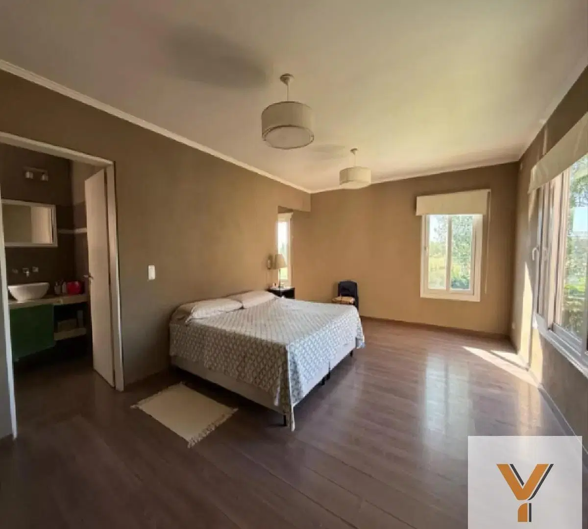 Casa en venta - 5 Dormitorios 4 Baños - Cochera - 1.645Mts2 - Lobos 2