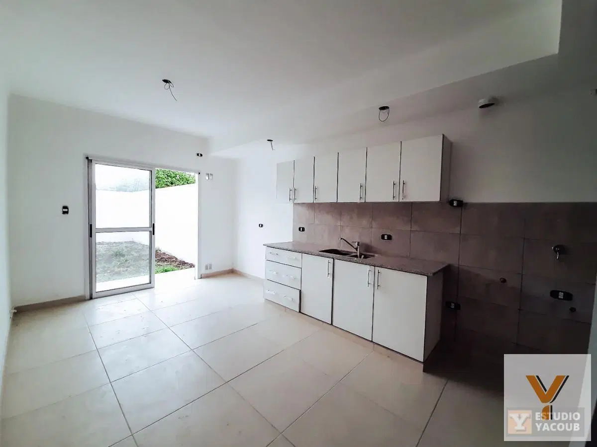 Duplex venta 2 dormitorios 2 baños 1 cochera jardin 87.33 mts 2 totales- Barrio Gambier 3