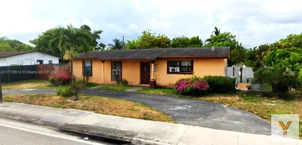 Casa en venta - 3 Dormitorios 1 Baño - Miami 2