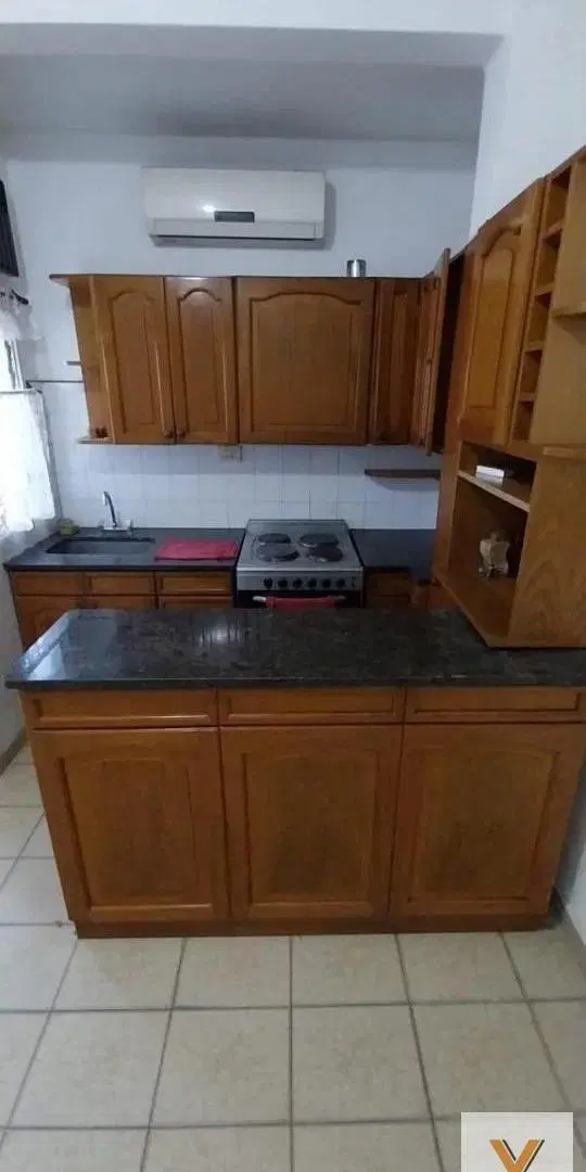 Casa en venta - 4 Dormitorios 2 Baños - Cochera - 165Mts2 - Morón 2