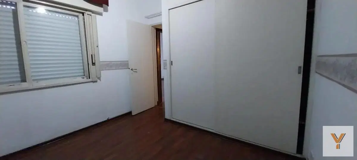 Casa en venta - 4 Dormitorios 2 Baños - Cochera - 165Mts2 - Morón 3