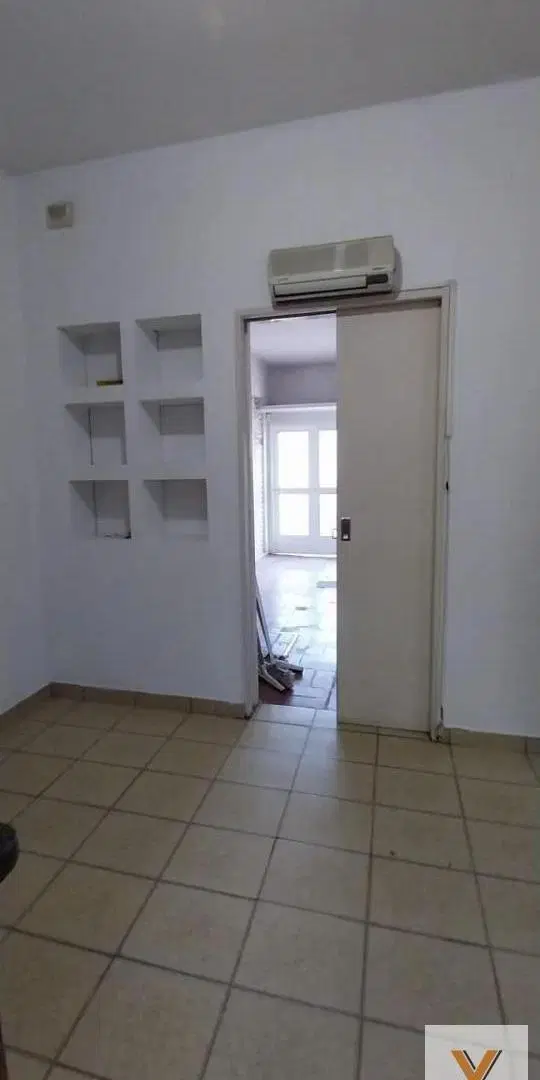 Casa en venta - 4 Dormitorios 2 Baños - Cochera - 165Mts2 - Morón 8