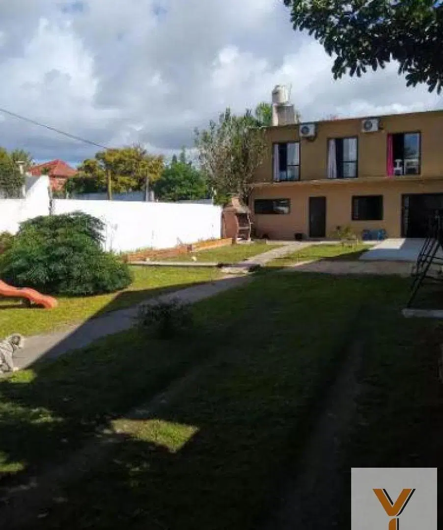 Casa en venta - 2 dormitorios 1 baño - cochera - 300mts2 - Barrio Gambier 2