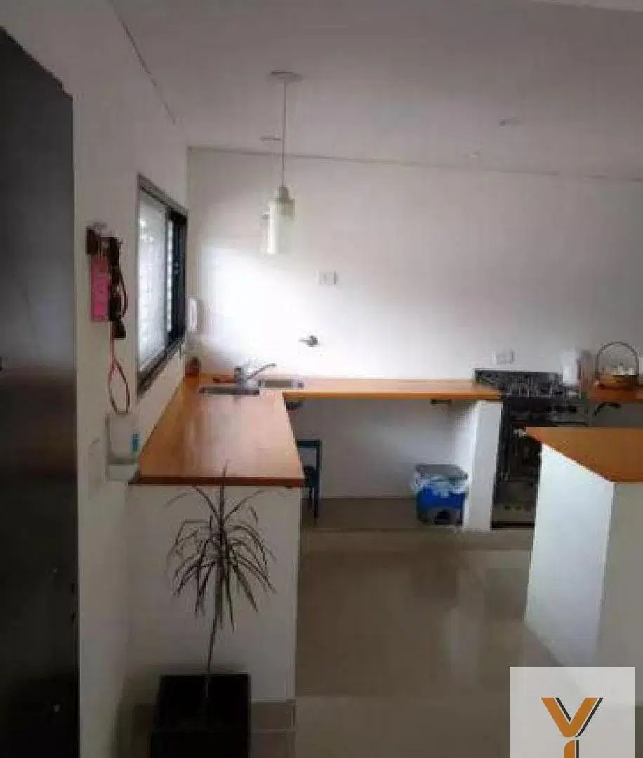 Casa en venta - 2 dormitorios 1 baño - cochera - 300mts2 - Barrio Gambier 3