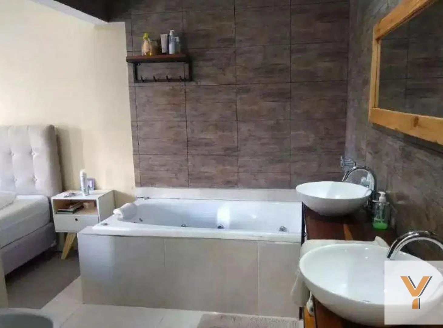 Casa en venta - 2 dormitorios 1 baño - cochera - 300mts2 - Barrio Gambier 8
