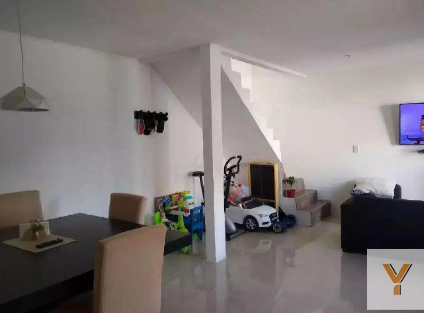Casa en venta - 2 dormitorios 1 baño - cochera - 300mts2 - Barrio Gambier 5