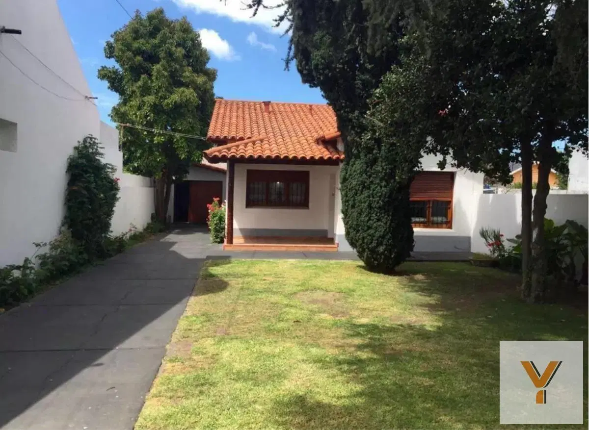 Casa en venta - 3 Dormitorios 1 Baño - Departamento - 400Mts2 - Miramar 2
