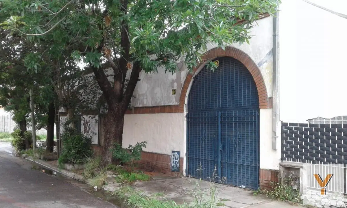 Casa en venta - 3 Dormitorios 2 Baños - Cochera - 268Mts2 - Castelar, Morón 5