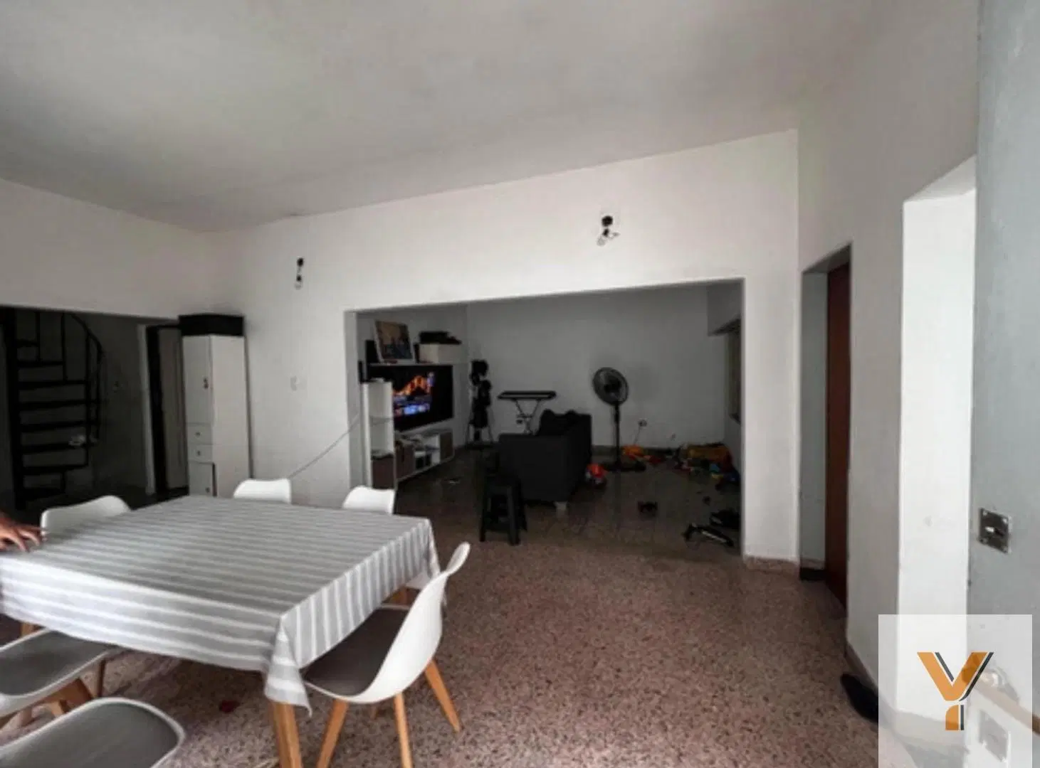 Casa en venta - 6 Dormitorios 3 Baños - Cochera - 500Mts2 - Billinghurst 3