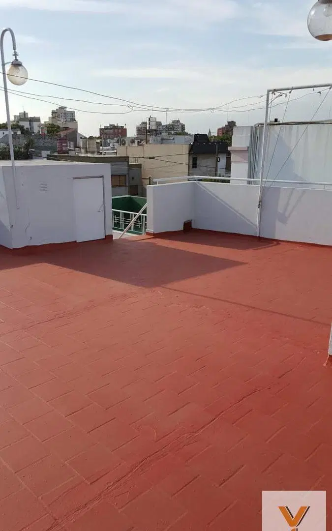 Casa en venta - 2 Dormitorios 2 Baños - 200Mts2 - Liniers 8