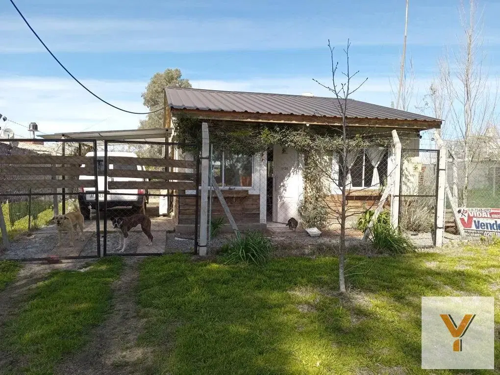 Casa en venta - 2 Dormitorios 1 Baño - Cochera - 477Mts2 - Longchamps, Almirante Brown 2